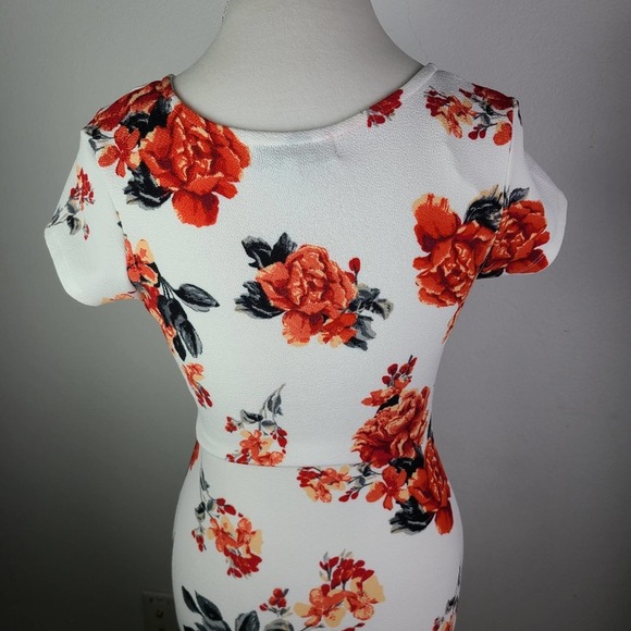 ALMOST FAMOUS ~ FLORAL DRESS - Picture 6 of 11
